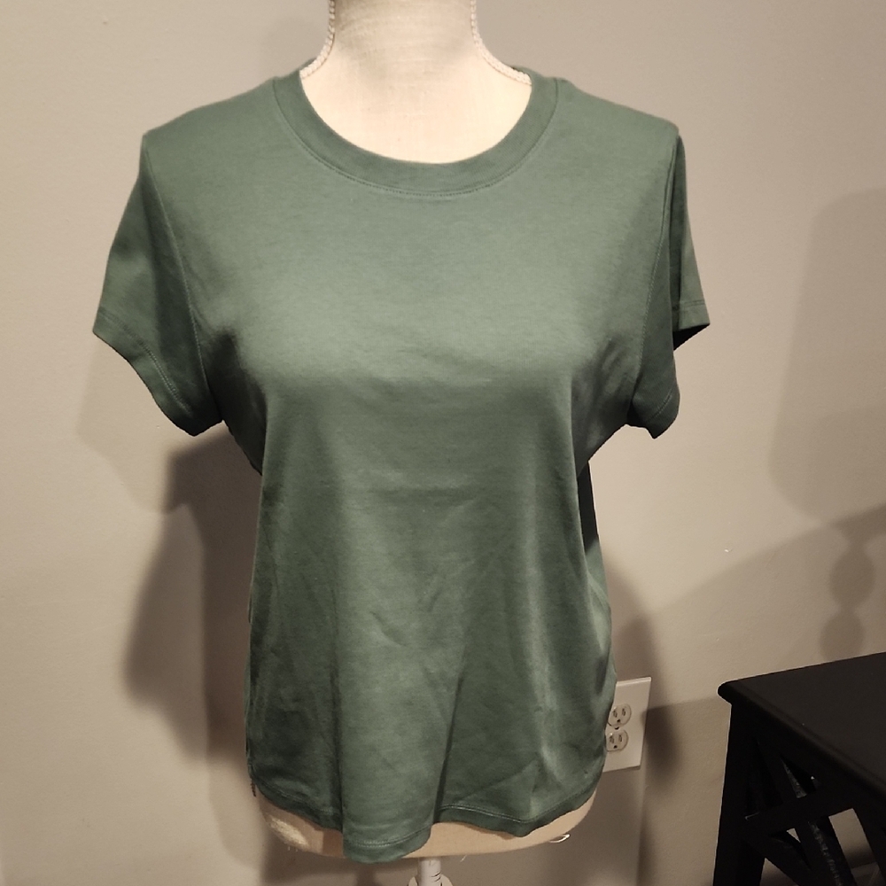 Madewell Sage Green Short Sleeve Ribbed Tee Size XL PTP 21 In Length 23in.